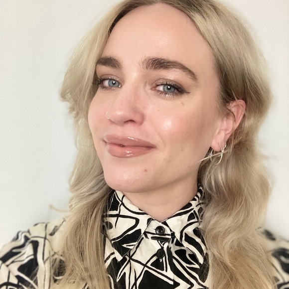 Meet your Posher, Emily - Picture 2 of 2